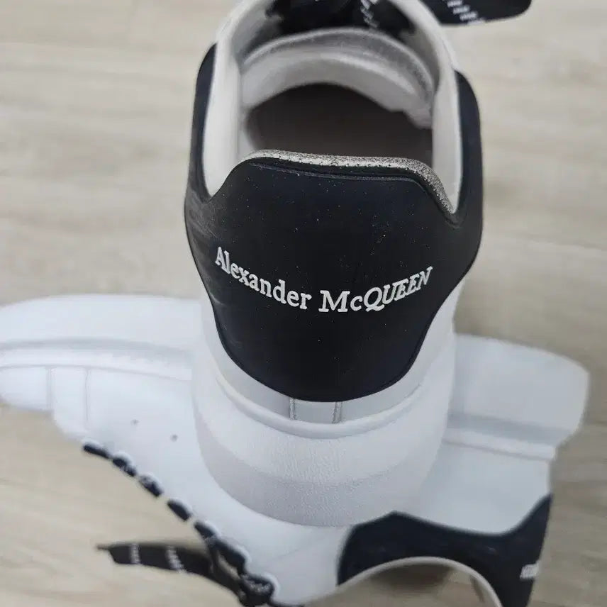 [BUNJANG] Alexander McQueen Oversized Sole Sneakers White Black / 알렉산더맥퀸 오버솔 스니커즈 화이트 블랙