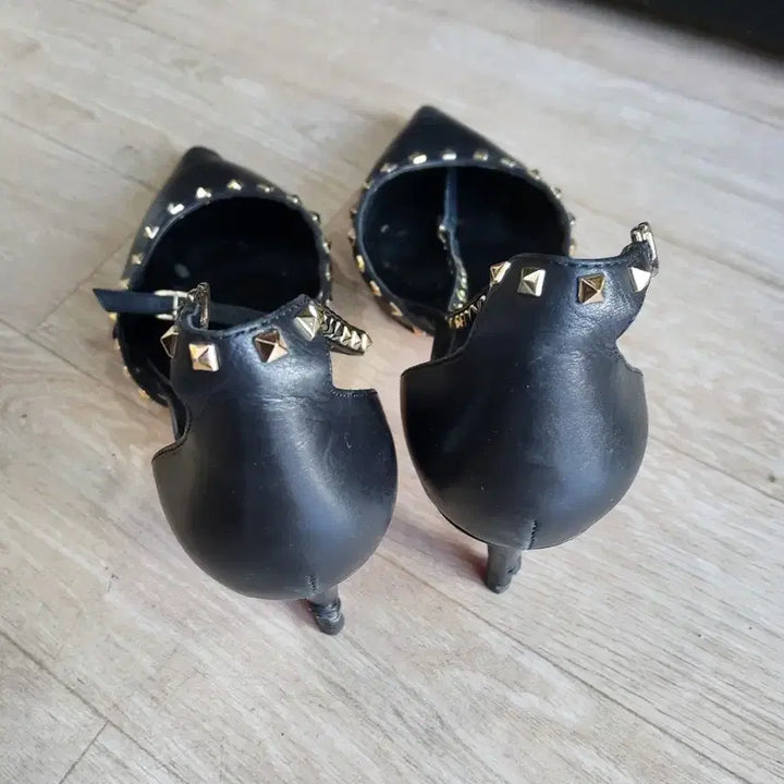 [BUNJANG] JR Black Studded Heel Pumps / JR 블랙 스터드 힐 펌프스 37(235)