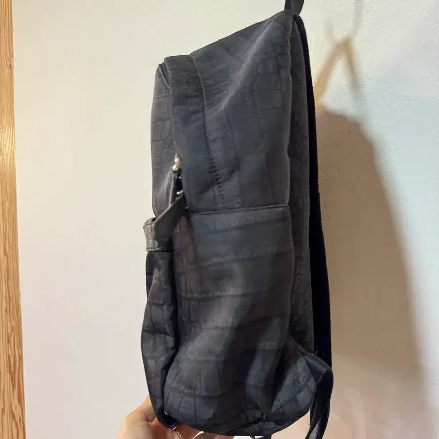 [BUNJANG] Fendi Black Crocodile Pattern Backpack / 펜디 블랙 악어 패턴 백팩