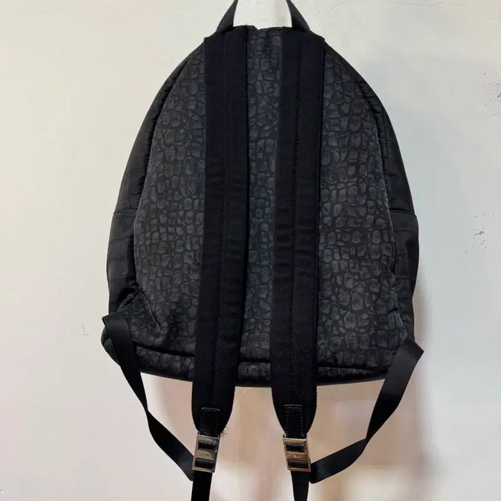 [BUNJANG] Fendi Black Crocodile Pattern Backpack / 펜디 블랙 악어 패턴 백팩