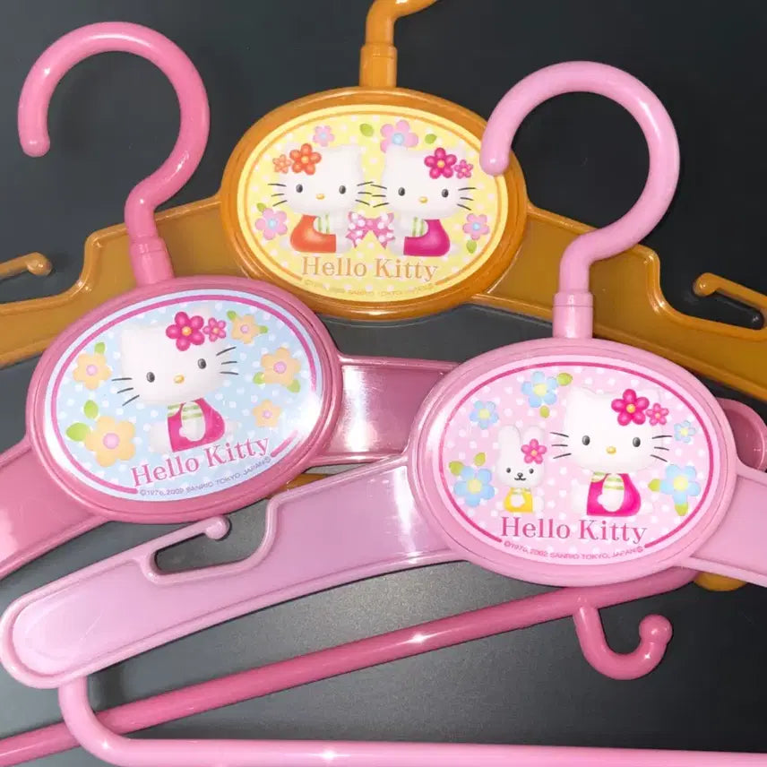 [BUNJANG] Sanrio Hello Kitty 2002 Vintage Hanger Set (3 Pieces) / 고전 2002 헬로키티 옷걸이 3세트