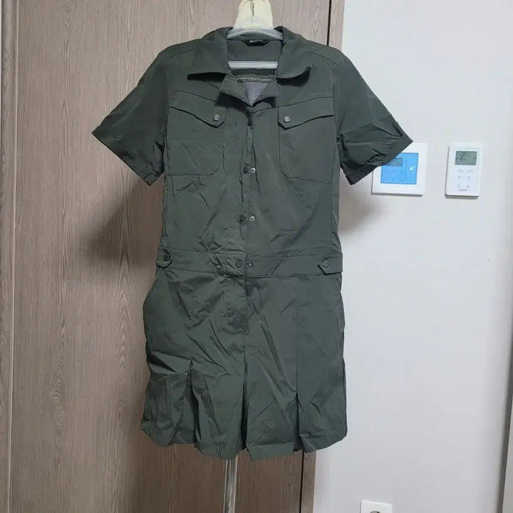 [BUNJANG] TaylorMade Khaki Short Sleeve Jumpsuit Size S / 테일러 메이드  카키색 반팔 점프수트 S
