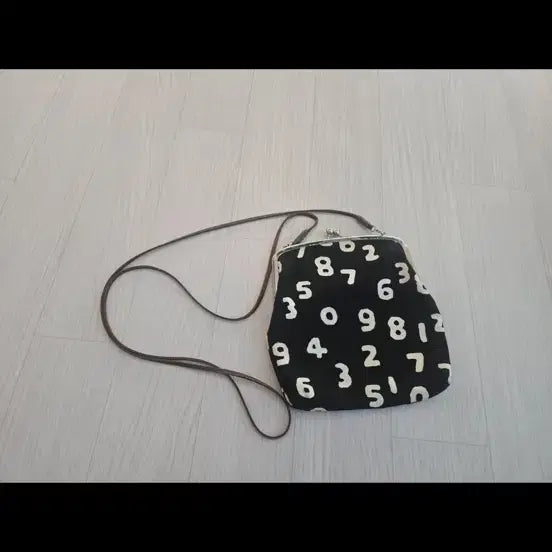 [BUNJANG] SOU.SOU Gamaguchi Crossbody Bag / 소우소우 가마구치 크로스백