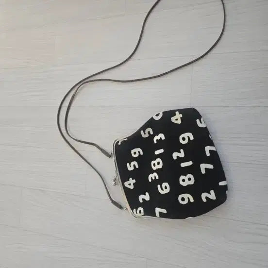 [BUNJANG] SOU.SOU Gamaguchi Crossbody Bag / 소우소우 가마구치 크로스백
