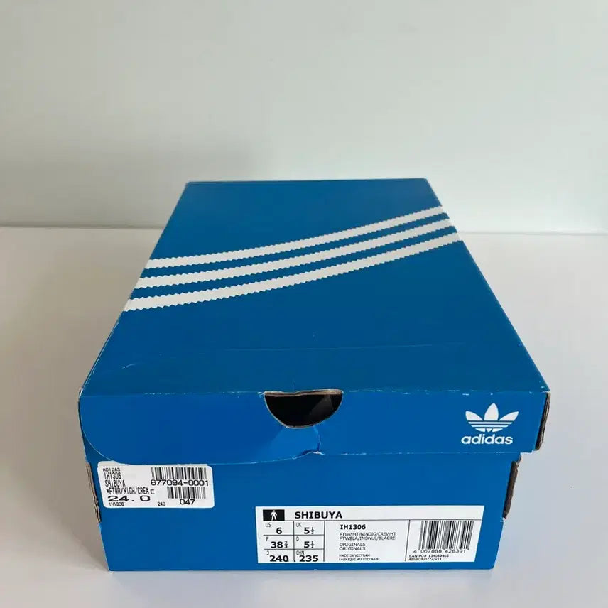 [BUNJANG] Adidas Shibuya White Limited Edition Sneakers (Size 240) / 아디다스 한정 시부야 화이트, 240