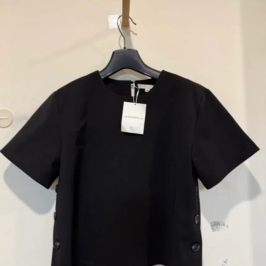 [BUNJANG] The Vacation Shop Button Top (Black, Size M) / 새상품 더 베케이션샵 버튼 상의