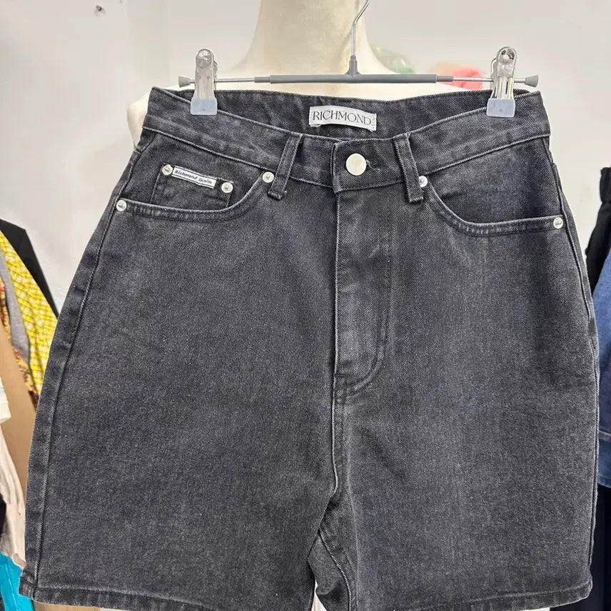 [BUNJANG] RICHMOND Black Denim Shorts / 블랙 데님 반바지