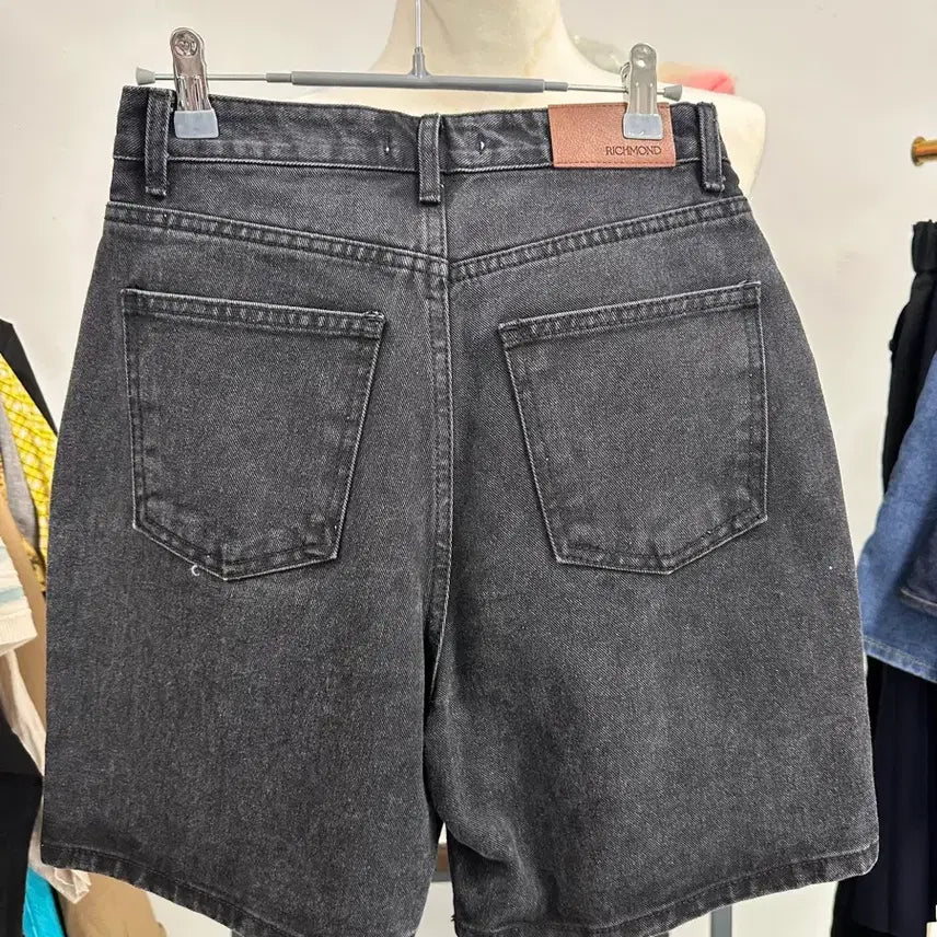 [BUNJANG] RICHMOND Black Denim Shorts / 블랙 데님 반바지