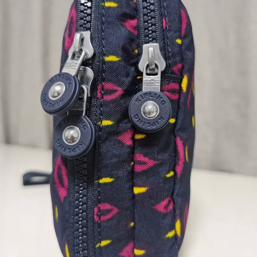 [BUNJANG] Kipling Pouch Handbag Navy / 키플링 파우치 손가방
