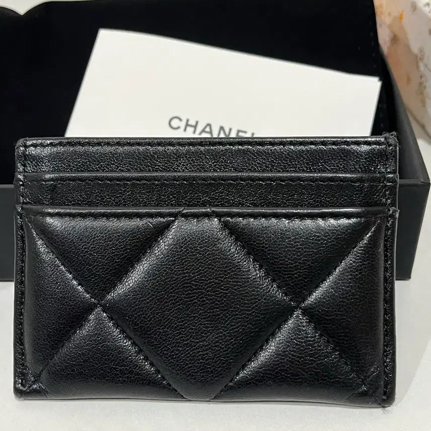 [BUNJANG] Chanel 19 Card Holder Black GHW / 샤넬 19 카드지갑 블랙 금장 메탈 풀박스