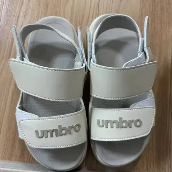 [BUNJANG] Umbro Beige Sandals 230 / 엄브로 샌들 베이지 230