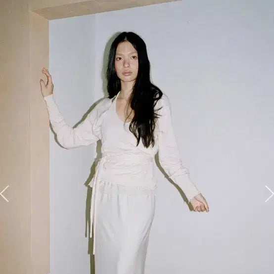 [BUNJANG] Monoha Cotton Halter Top &amp; Deep V-Neck Knit Set (Ivory) / Monoha Cotton halter top + Deep V-neck K