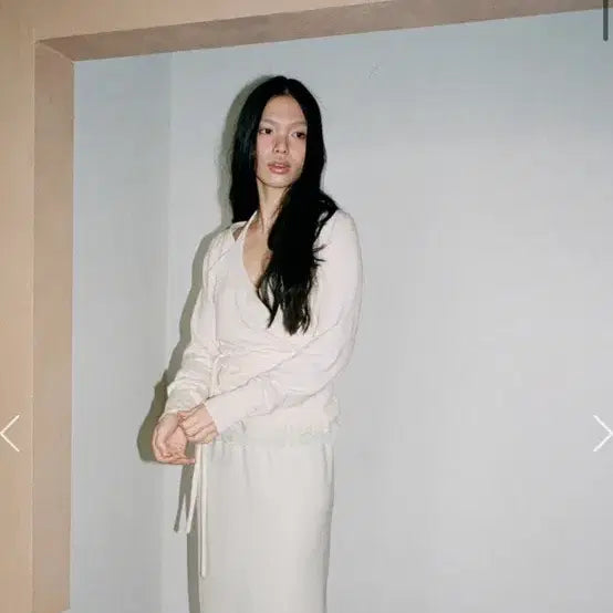 [BUNJANG] Monoha Cotton Halter Top &amp; Deep V-Neck Knit Set (Ivory) / Monoha Cotton halter top + Deep V-neck K