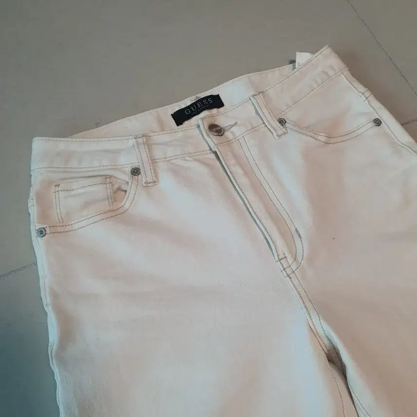 [BUNJANG] Guess White Denim Bootcut Jeans Size 26 / 게스 화이트 데님 부츠컷 청바지 26