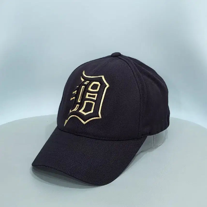 [BUNJANG] MLB Detroit Tigers Ball Cap Black with Gold Embroidery / MLB 디트로이트 타이거즈 볼캡 야구모자 블랙 골드 실버 XS-S