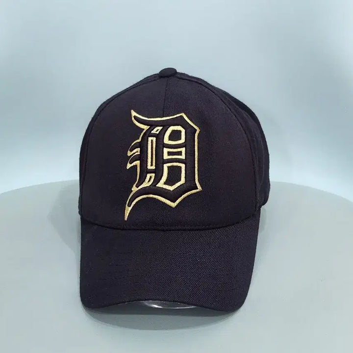 [BUNJANG] MLB Detroit Tigers Ball Cap Black with Gold Embroidery / MLB 디트로이트 타이거즈 볼캡 야구모자 블랙 골드 실버 XS-S
