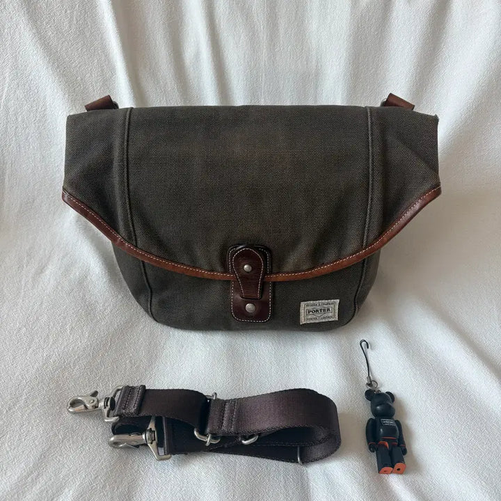 [BUNJANG] Yoshida Porter x Medicom Toy Shoulder Bag / 요시다포터 x 메디콤토이 숄더백