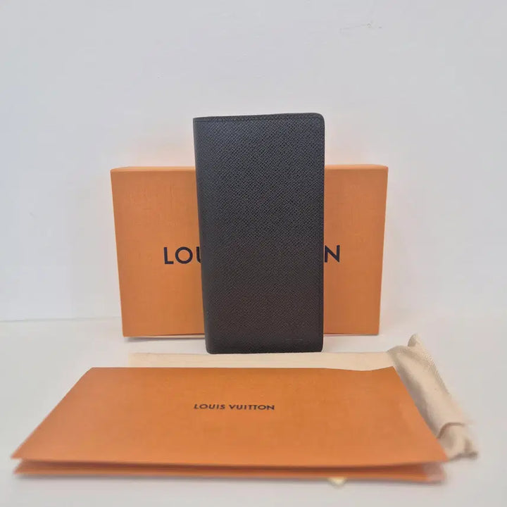 [BUNJANG] Louis Vuitton Taiga Long Wallet / [중고 명품 럭스올 울산점] 루이비통 타이가 롱 월릿 남성 장지갑