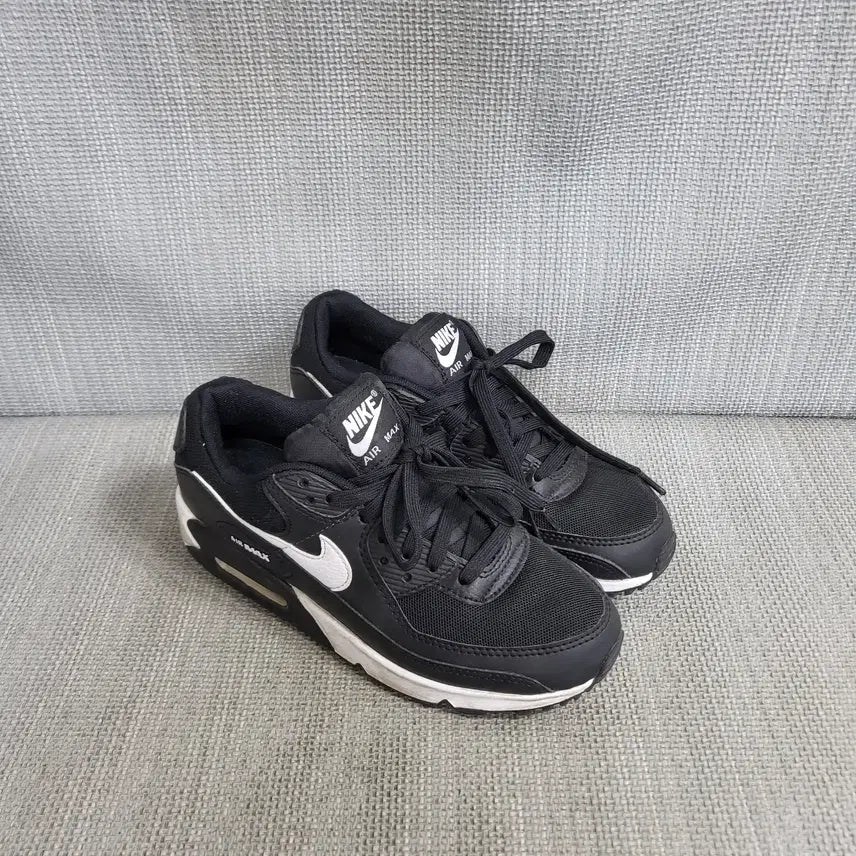[BUNJANG] Nike Air Max Sneakers Size 235 / 나이키 에어맥스 운동화 235