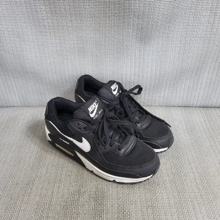 [BUNJANG] Nike Air Max Sneakers Size 235 / 나이키 에어맥스 운동화 235