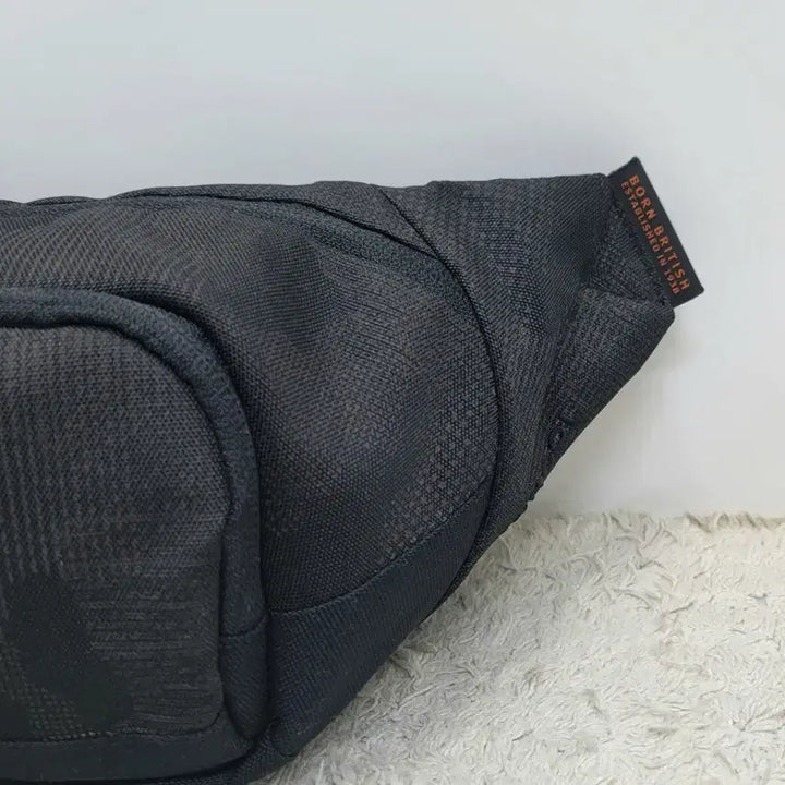 [BUNJANG] Kangol Sling Bag / 캉골 슬링백