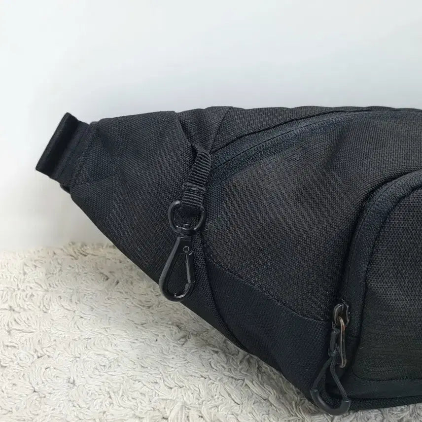 [BUNJANG] Kangol Sling Bag / 캉골 슬링백