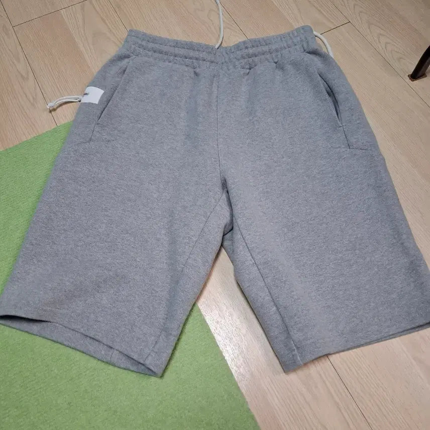 [BUNJANG] New Era Shorts / 뉴에라 반바지