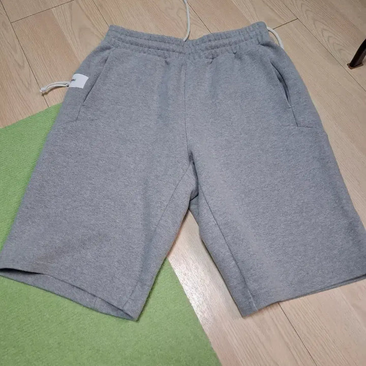 [BUNJANG] New Era Shorts / 뉴에라 반바지