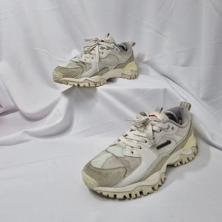 [BUNJANG] Umbro Bumpy Grey Sneakers Vintage / 빈티지하서 250 엄브로 범피 그레이 스니커즈 운동화