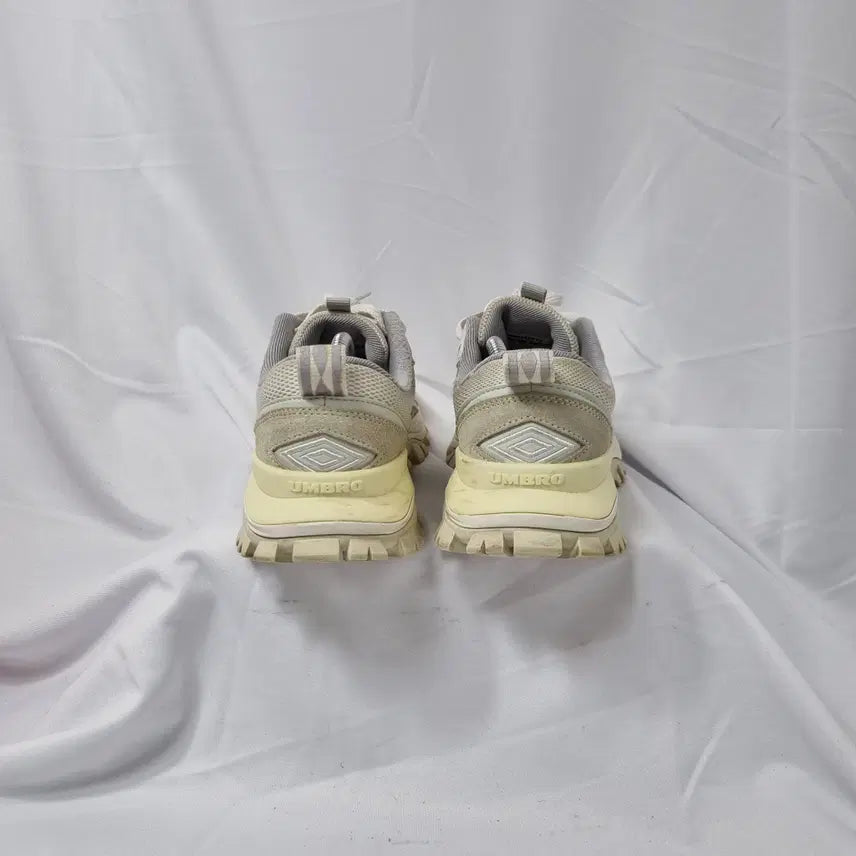 [BUNJANG] Umbro Bumpy Grey Sneakers Vintage / 빈티지하서 250 엄브로 범피 그레이 스니커즈 운동화
