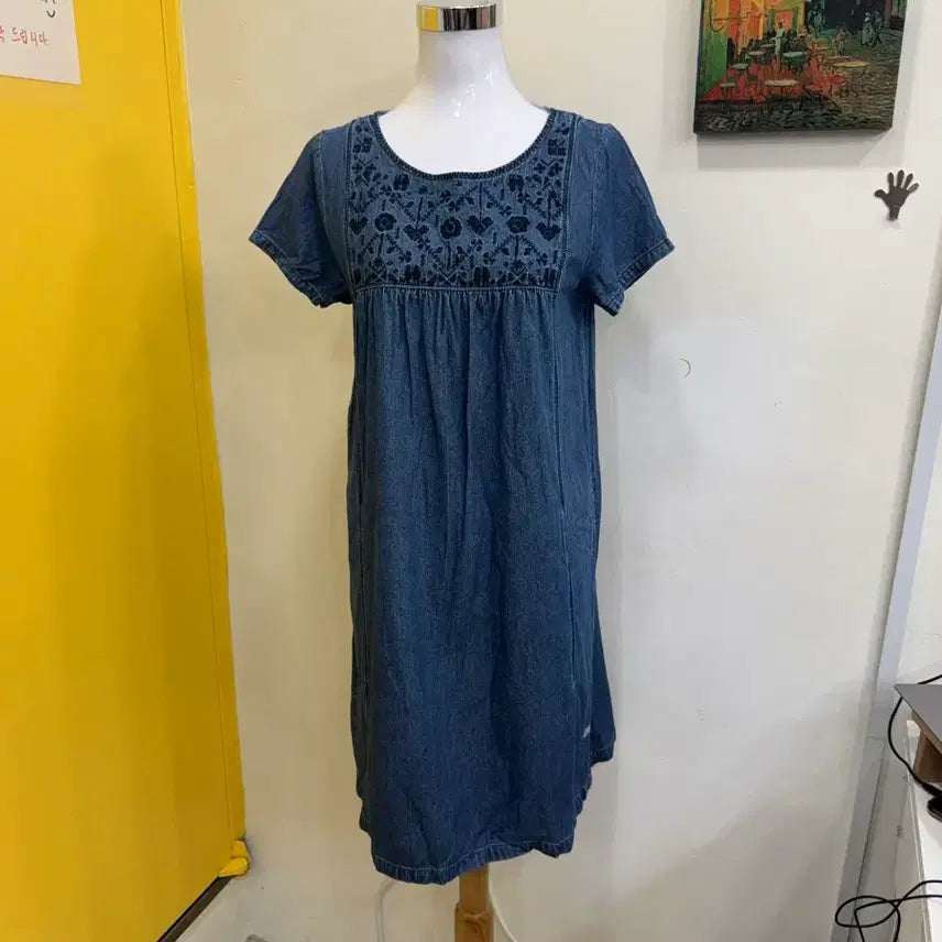 [BUNJANG] Thursday Island Embroidered Denim Dress / 써스데이아일랜드 자수 데님 원피스 S/데일리룩 내추럴룩 아메카지
