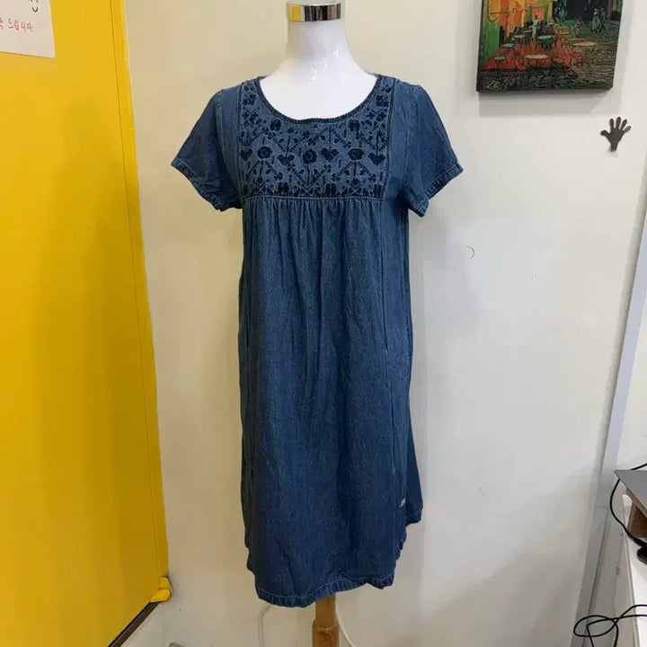 [BUNJANG] Thursday Island Embroidered Denim Dress / 써스데이아일랜드 자수 데님 원피스 S/데일리룩 내추럴룩 아메카지