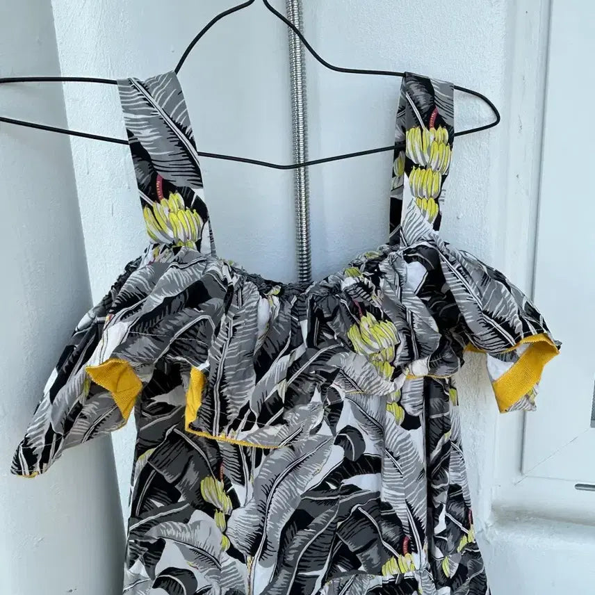 [BUNJANG] Yellow Leaf Pattern Off-Shoulder Long Dress / 옐로우 배색 나뭇잎 패턴 롱원피스 55-77