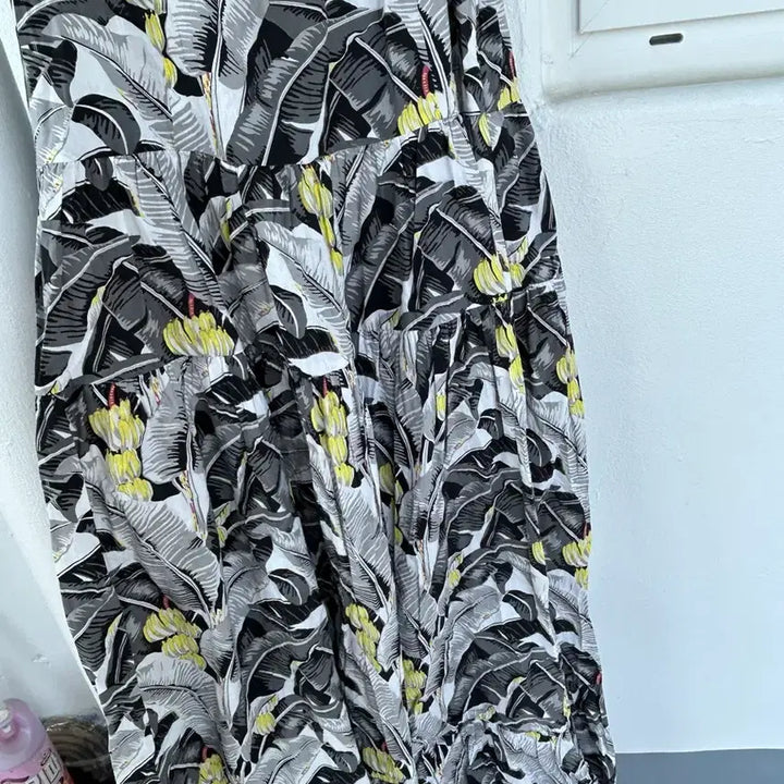 [BUNJANG] Yellow Leaf Pattern Off-Shoulder Long Dress / 옐로우 배색 나뭇잎 패턴 롱원피스 55-77