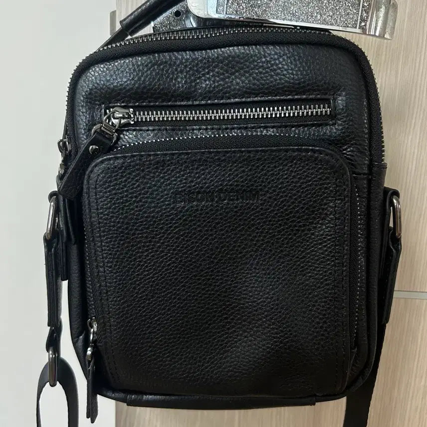 [BUNJANG] BISON DENIM Leather Crossbody Bag Black / 새상품 / BISON DENIM 가죽 크로스백 블랙