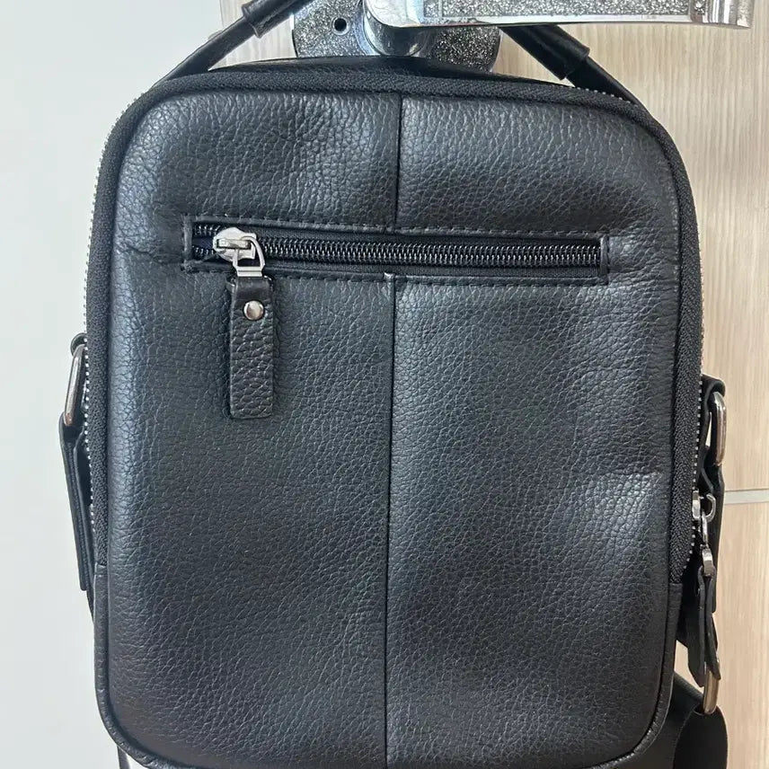 [BUNJANG] BISON DENIM Leather Crossbody Bag Black / 새상품 / BISON DENIM 가죽 크로스백 블랙