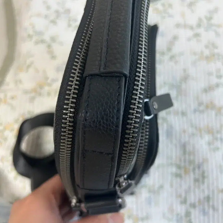 [BUNJANG] BISON DENIM Leather Crossbody Bag Black / 새상품 / BISON DENIM 가죽 크로스백 블랙