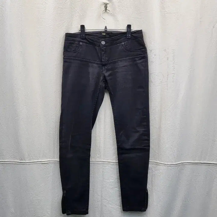 [BUNJANG] Maje Black Denim Pants with Zipper Detail / maje 흑청 데님 팬츠