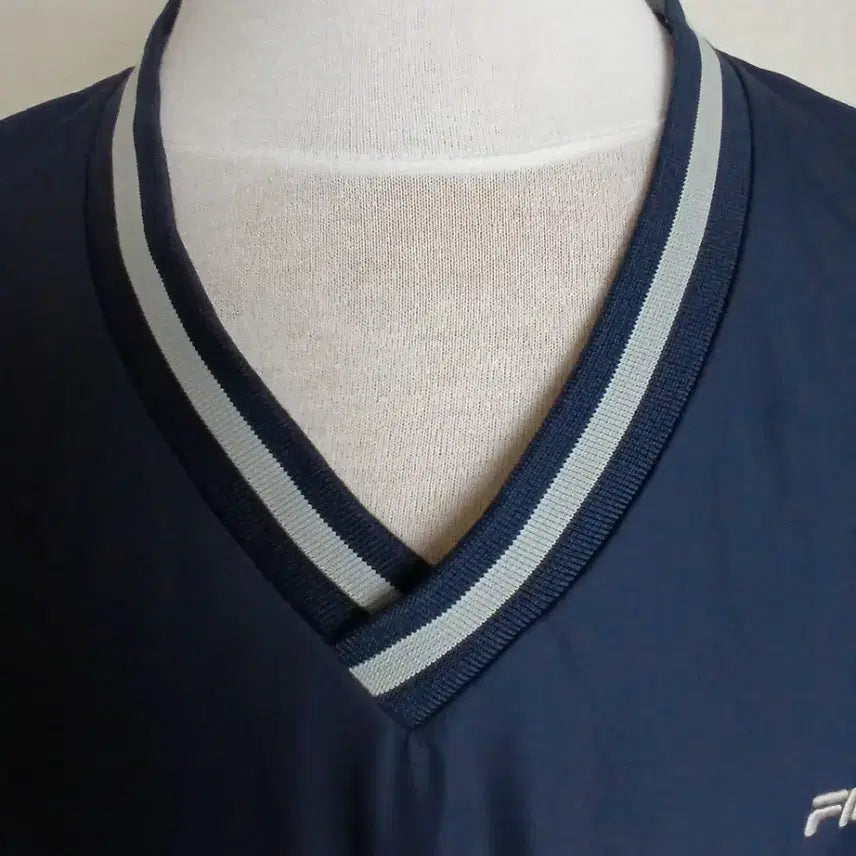 [BUNJANG] Fila Navy V-Neck Pullover Windbreaker / 휠라 네이비 V넥 긴팔 풀오버 바람막이