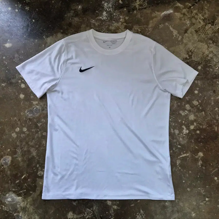 [BUNJANG] Nike Runningcore Swoosh Embroidered Logo Short Sleeve T-Shirt XL / XL) 나이키 런닝코어 스우시 자수로고 반팔티 반팔티셔츠
