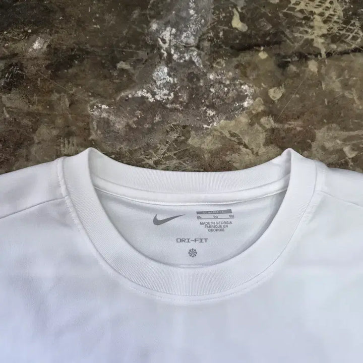 [BUNJANG] Nike Runningcore Swoosh Embroidered Logo Short Sleeve T-Shirt XL / XL) 나이키 런닝코어 스우시 자수로고 반팔티 반팔티셔츠