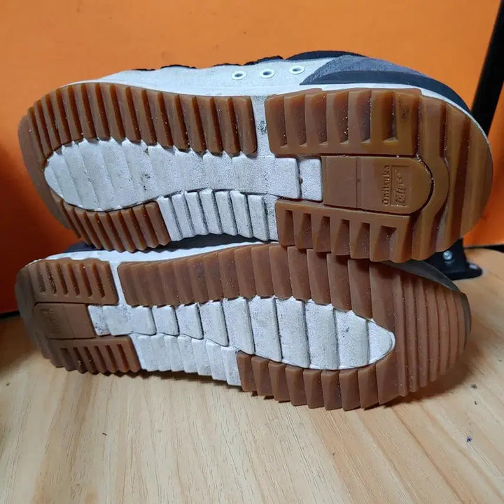 [BUNJANG] ASICS Onitsuka Tiger Andrea Pompilio Sneakers / 아식스 오니츠카타이거 안드레아폼필리오(230)