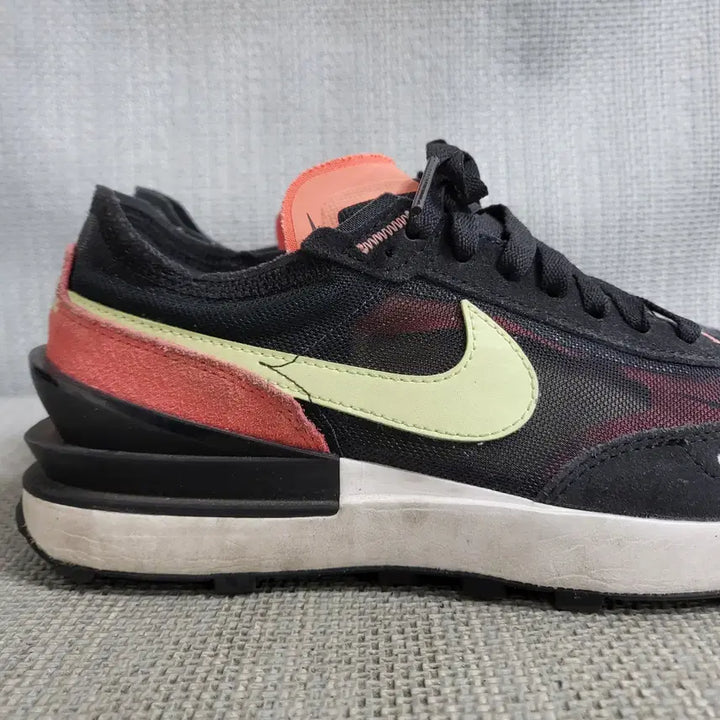 [BUNJANG] Nike Waffle One Sneakers (250) / 나이키 와플 원 운동화 250