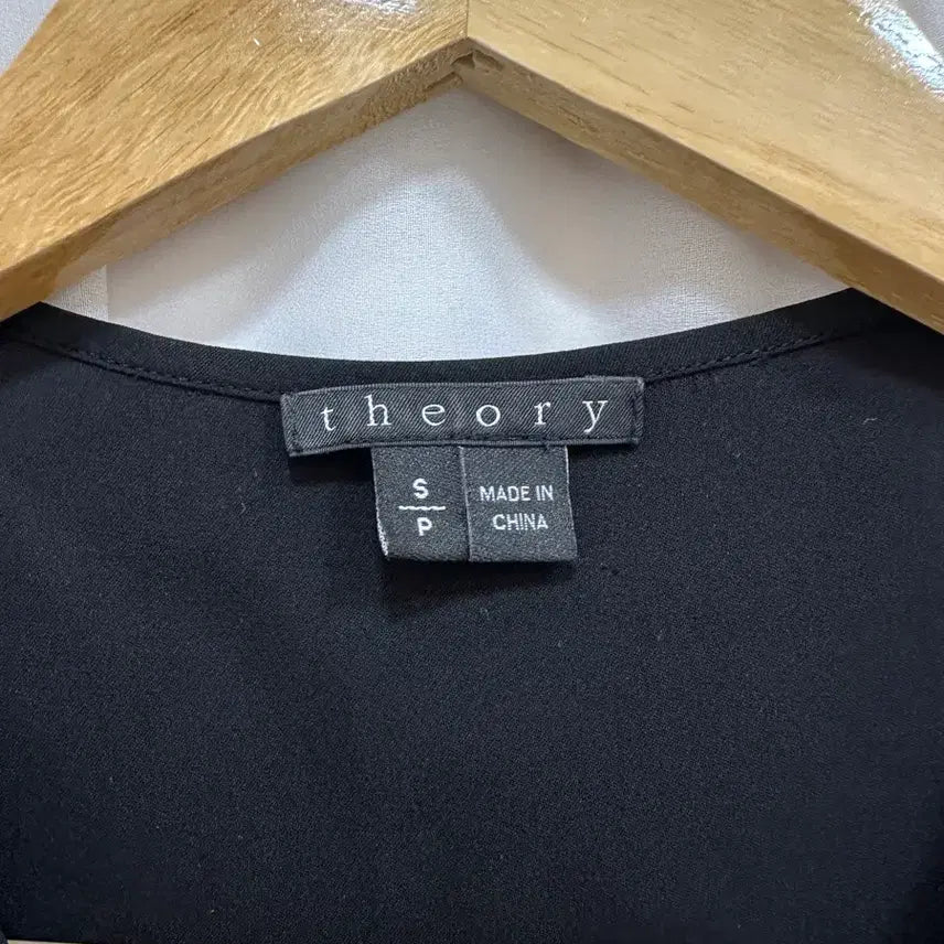 [BUNJANG] Theory Black Sleeveless Pocket Blouse S / 띠어리 블랙 포켓 블라우스 S