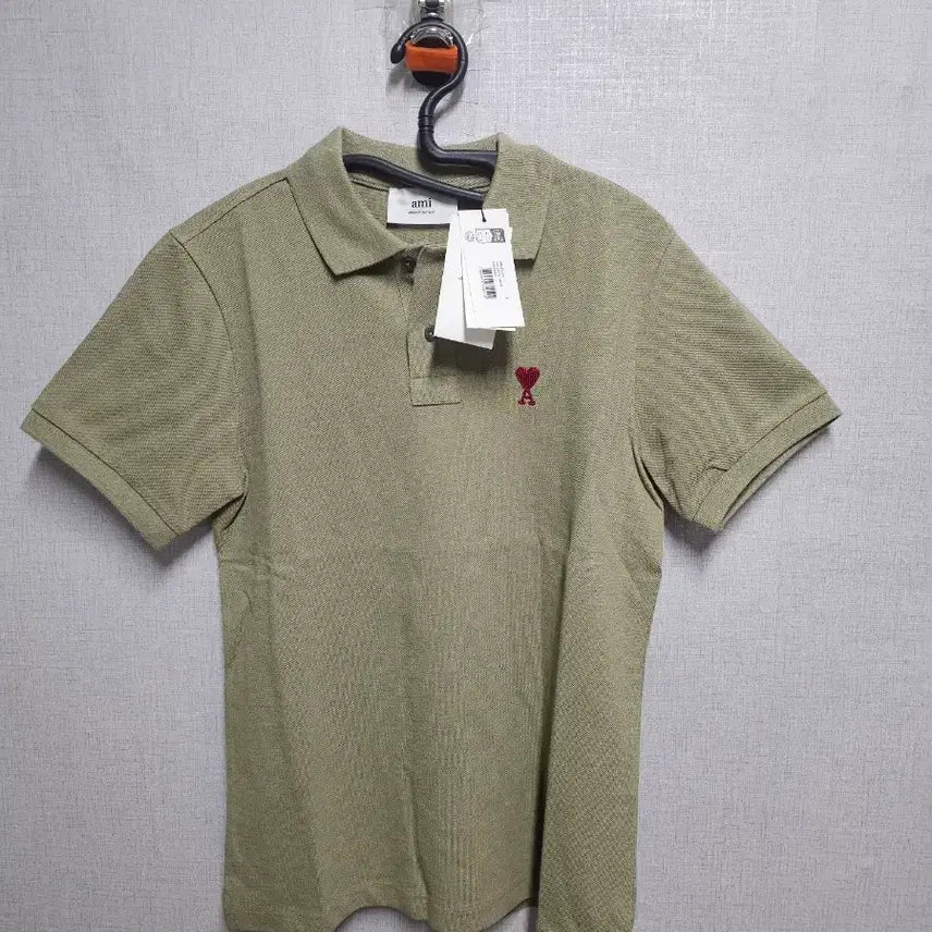 [BUNJANG] AMI Small Heart Logo Khaki Polo T-Shirt / 아미 스몰 하트 로고 카키색 폴로 티셔츠s
