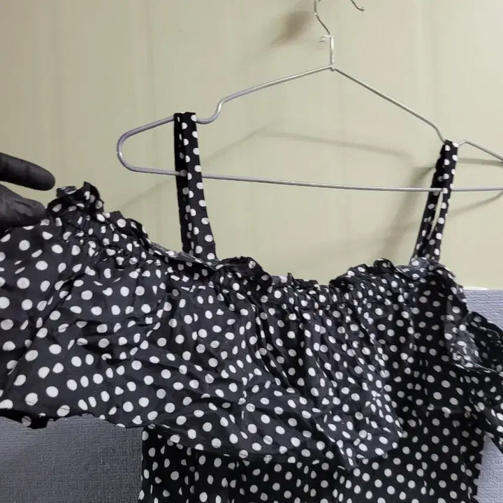 [BUNJANG] Black Polka Dot Off-the-Shoulder Dress / 검정색 물방울무늬 오프숄더 원피스