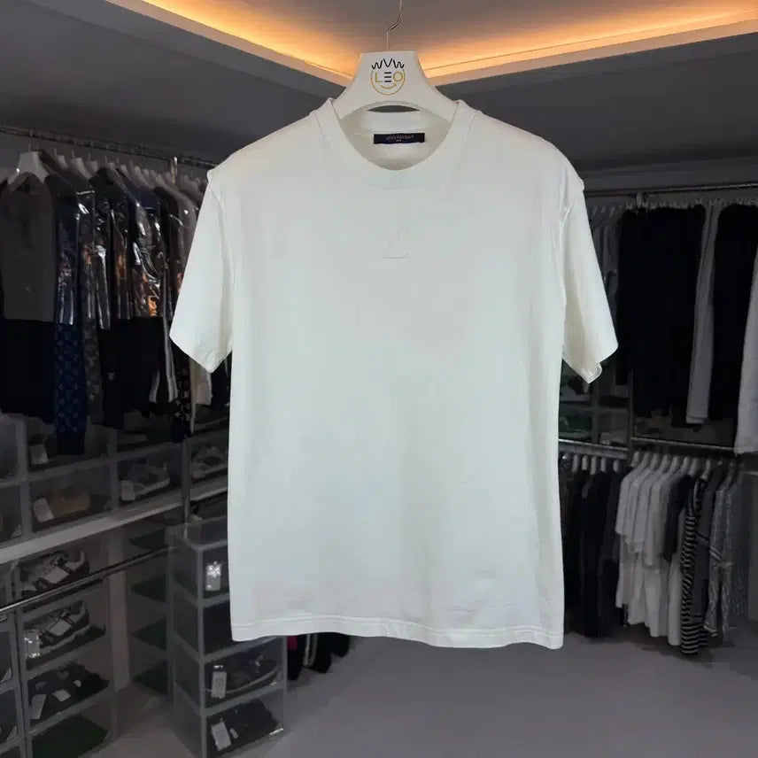 [BUNJANG] Louis Vuitton Embossed LV Logo Short Sleeve T-Shirt / 루이비통 엠보스 LV로고 반팔