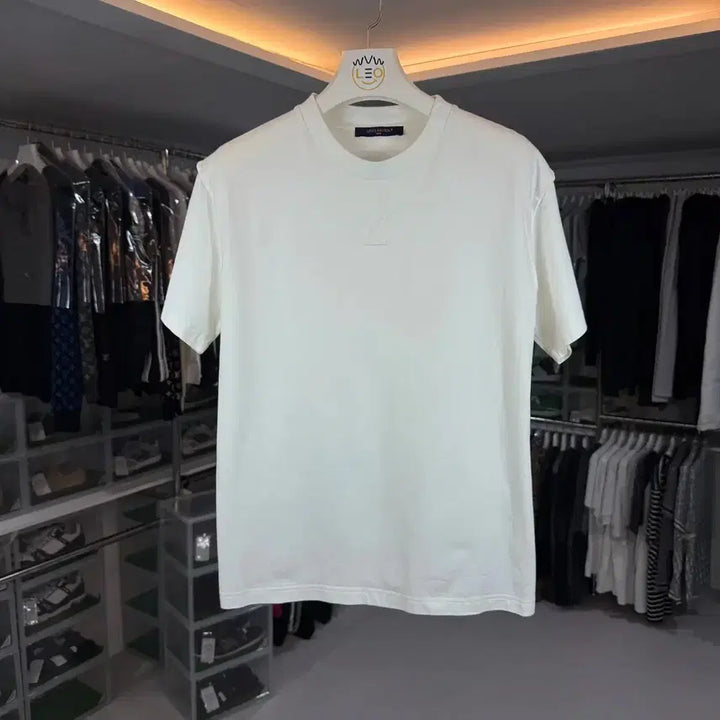 [BUNJANG] Louis Vuitton Embossed LV Logo Short Sleeve T-Shirt / 루이비통 엠보스 LV로고 반팔