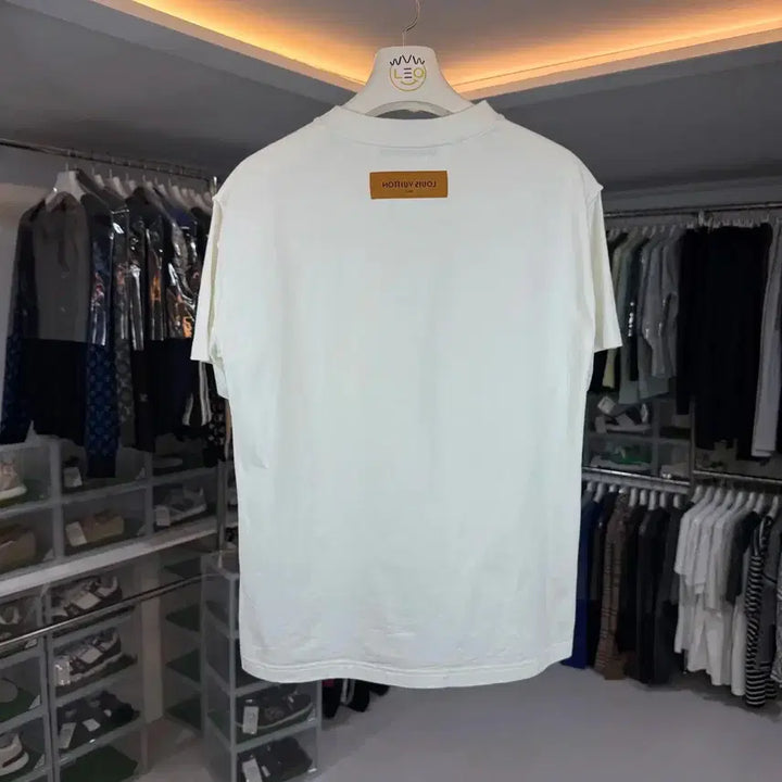 [BUNJANG] Louis Vuitton Embossed LV Logo Short Sleeve T-Shirt / 루이비통 엠보스 LV로고 반팔