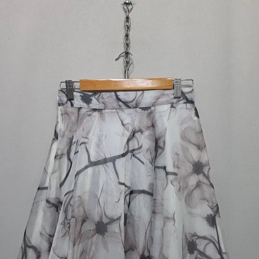 [BUNJANG] Dint Flower Pattern Chiffon Long Skirt / 딘트 플라워 패턴 쉬폰 롱 스커트
